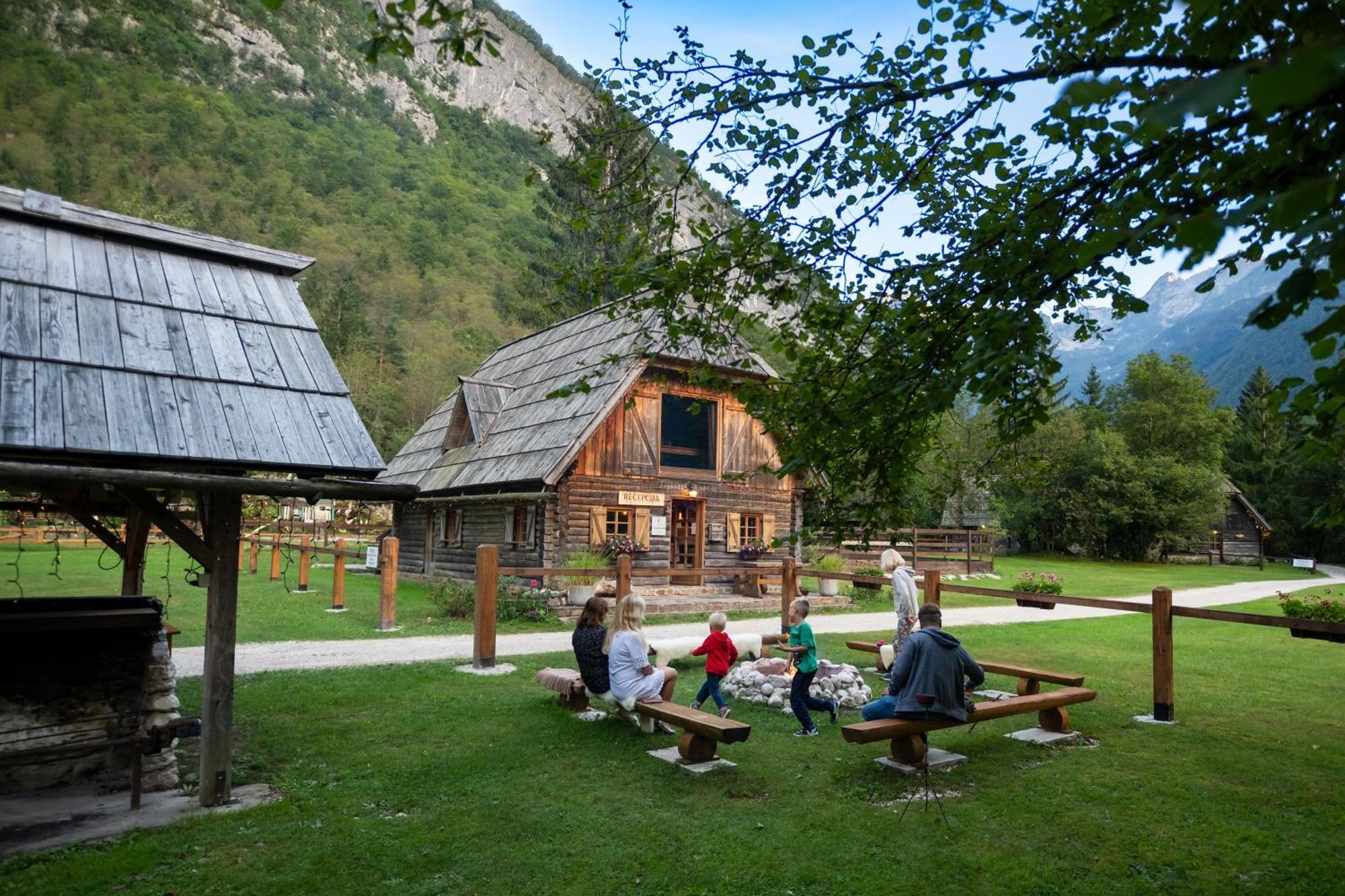Pristava Lepena Village ภายนอก รูปภาพ